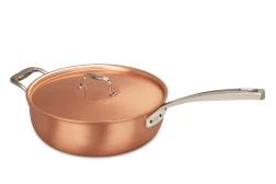 Sartén para salsa de cobre de 28 cm de la gama Signature con mango de acero inoxidable y mango auxiliar. — 2